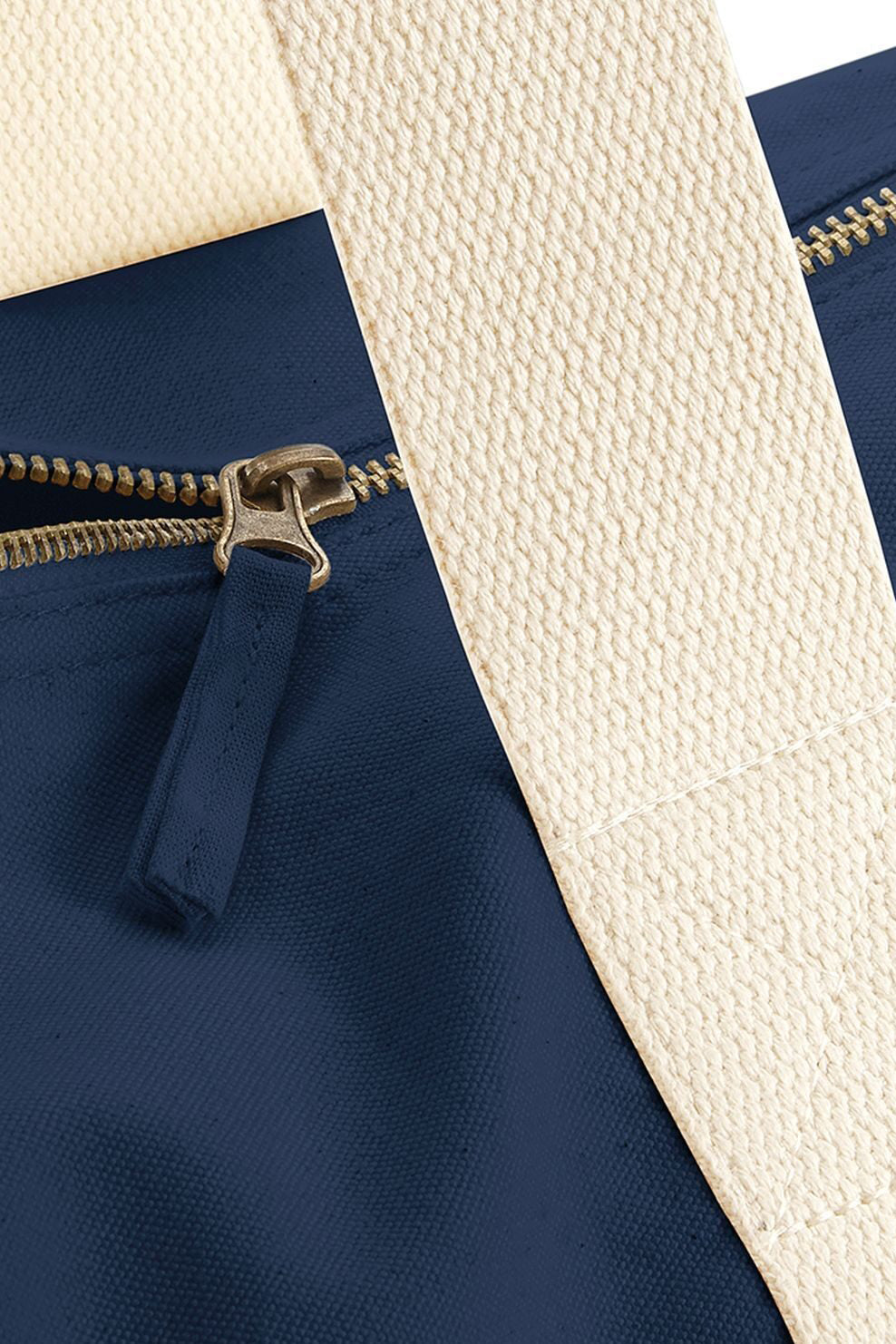 Detalle de las asas en color crudo y cierre de cremallera de la bolsa náutica Amarras de calidad suprema.