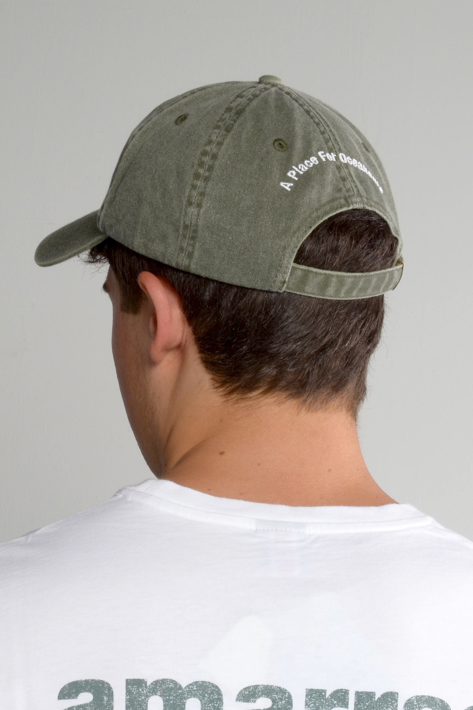 gorra de moda amarras compass unisex en color verde khaki con logo bordado en frontal y trasera