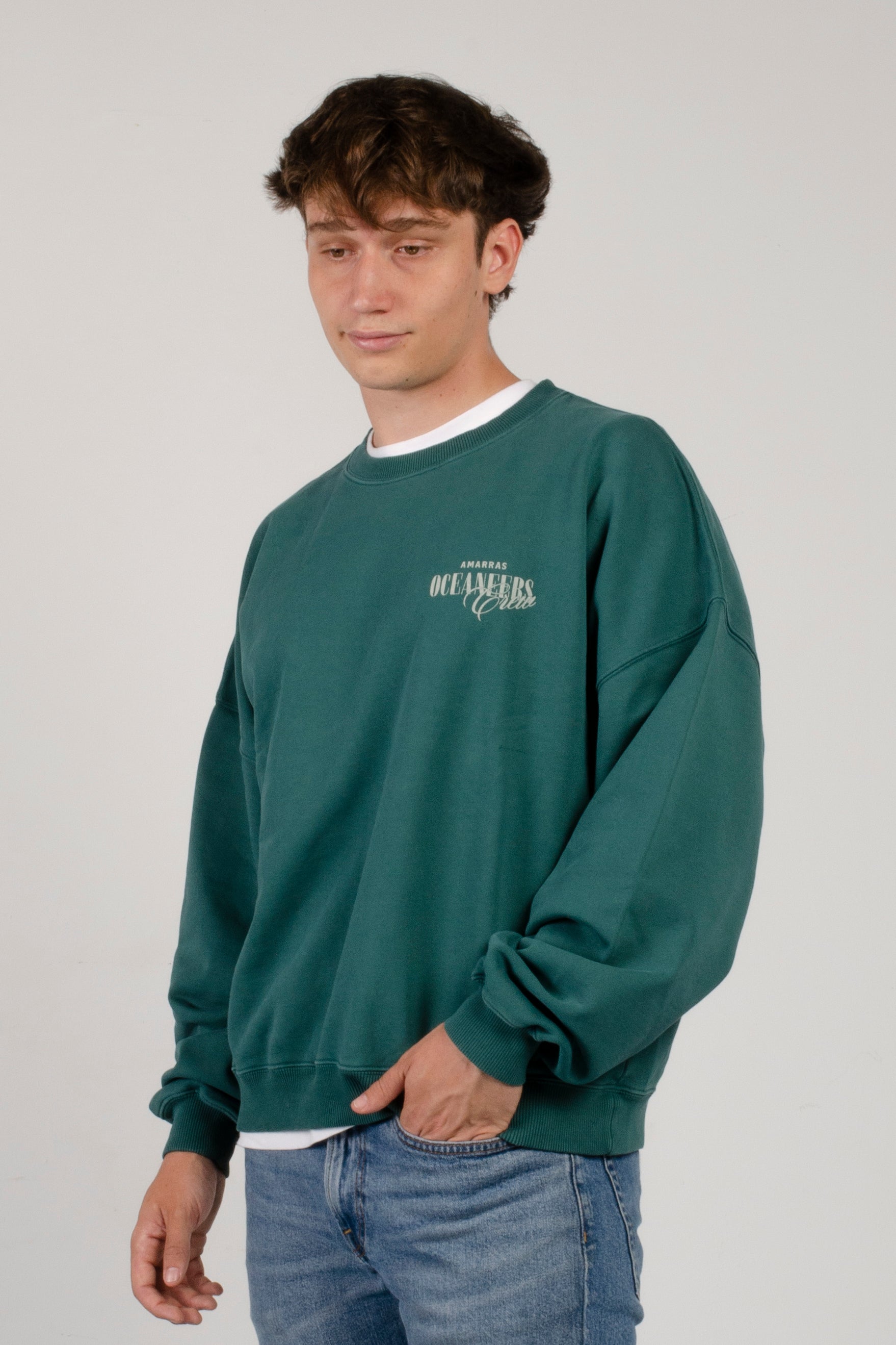 sudadera amarras pier 17 de hombre en color verde con serigrafia en pecho y espalda con corte boxy e inspiración náutica