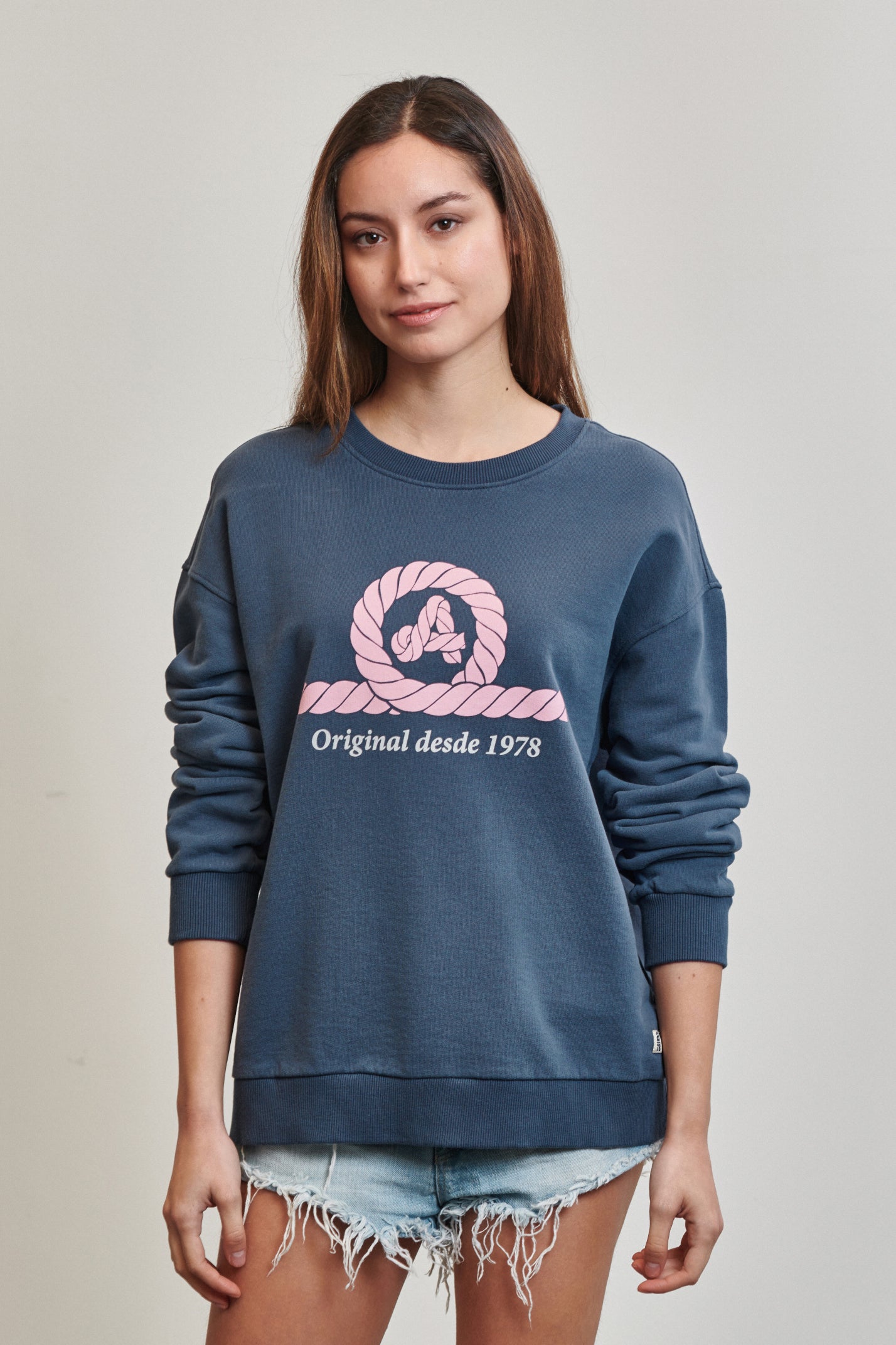 Sudadera Náutica Amarras modelo Rodas, para mujer. Logotipo en rosa. Icono y Top ventas de la marca.