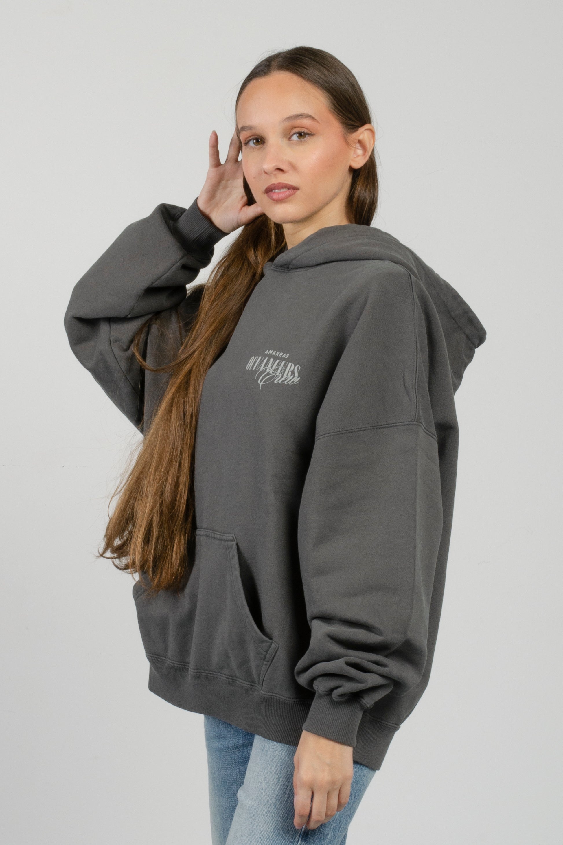 sudadera con capucha amarras dock de mujer en color gris con estampado en pecho y corte boxy