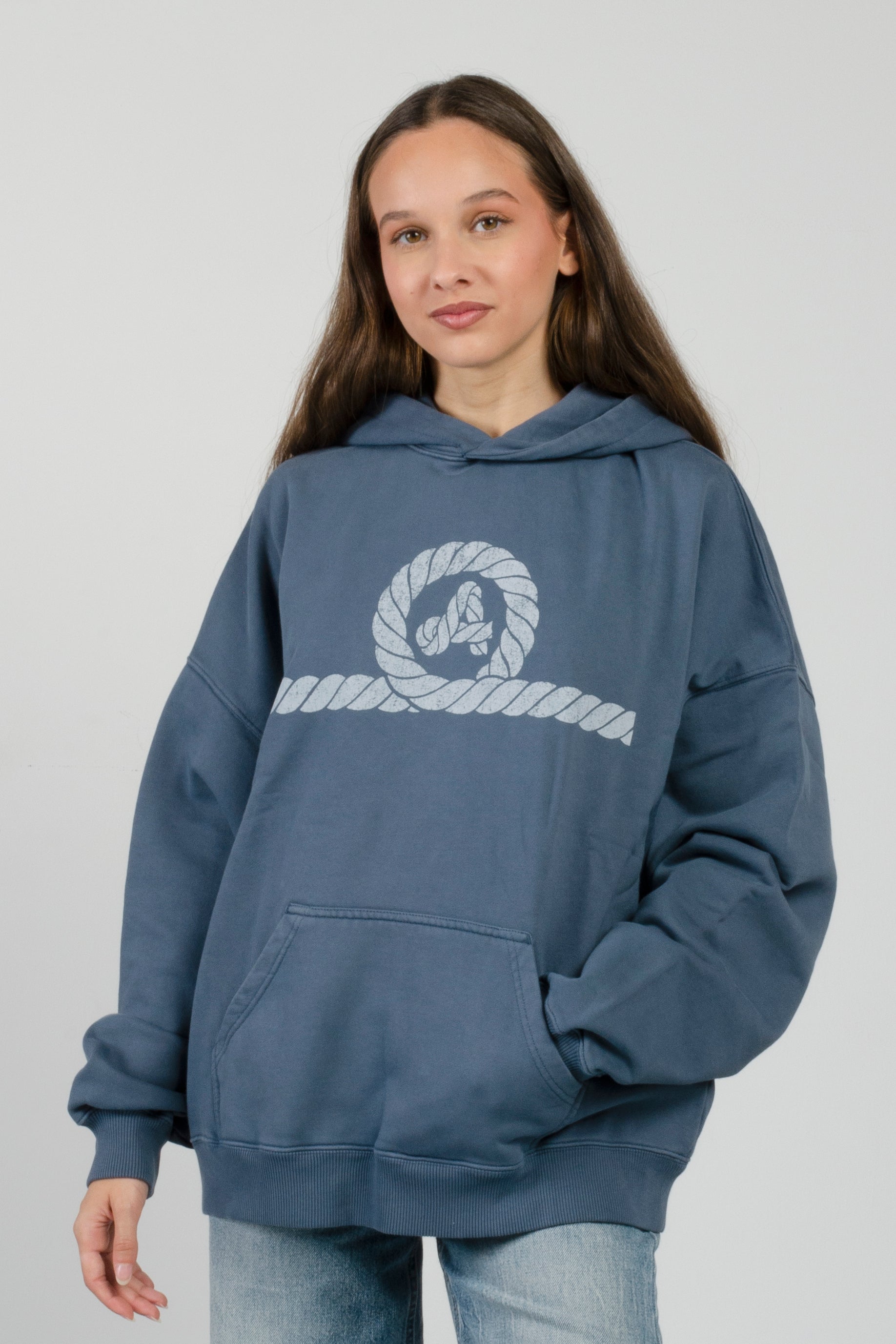 sudadera con capucha amarras waterfront de mujer en color azul marino con serigrafia en pecho con corte boxy e inspiración náutica