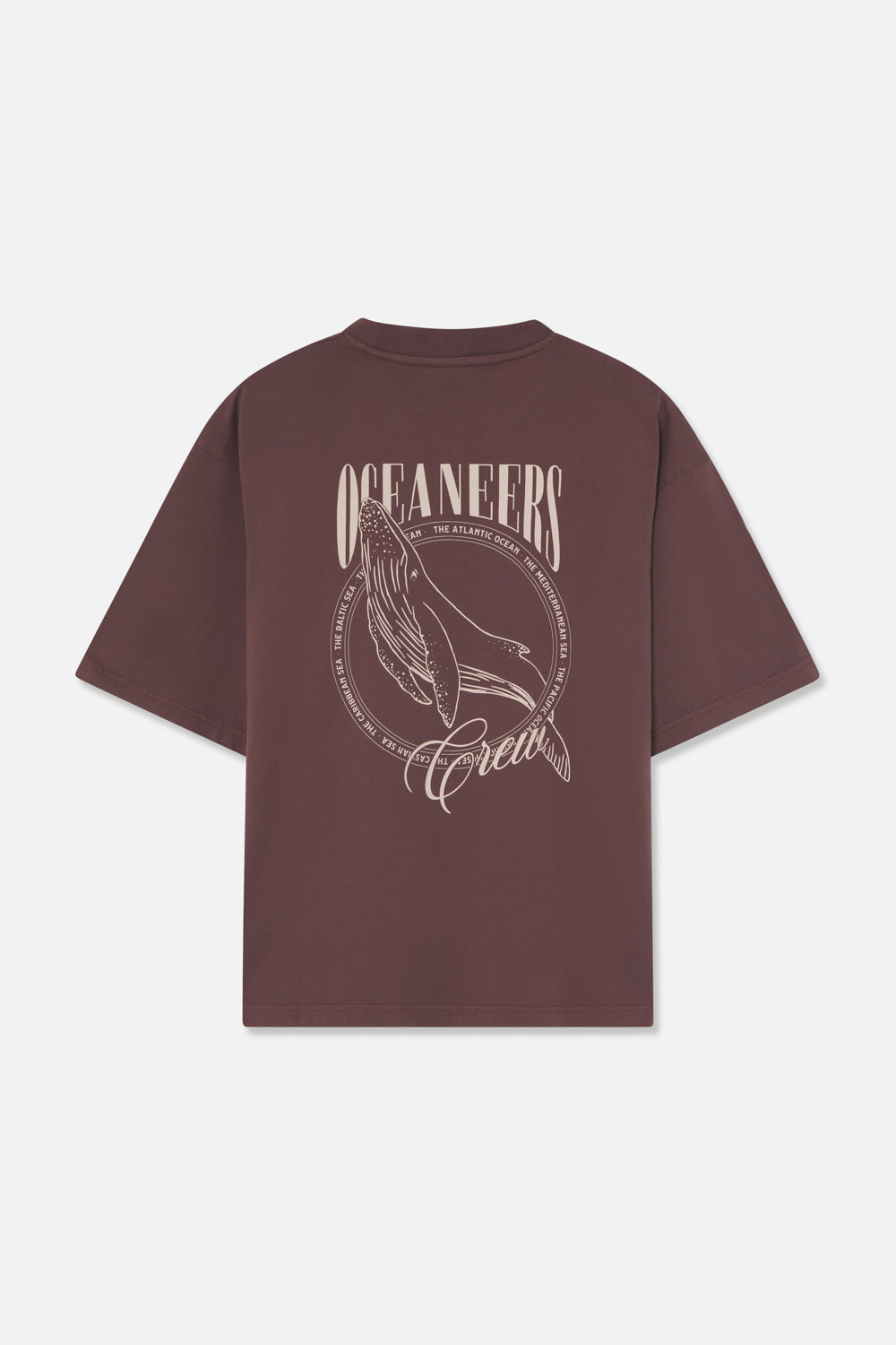 Diseño trasero de la camiseta urbana Amarras Fulton con gráfico de ballena Oceaneers Crew sobre fondo púrpura ceniza