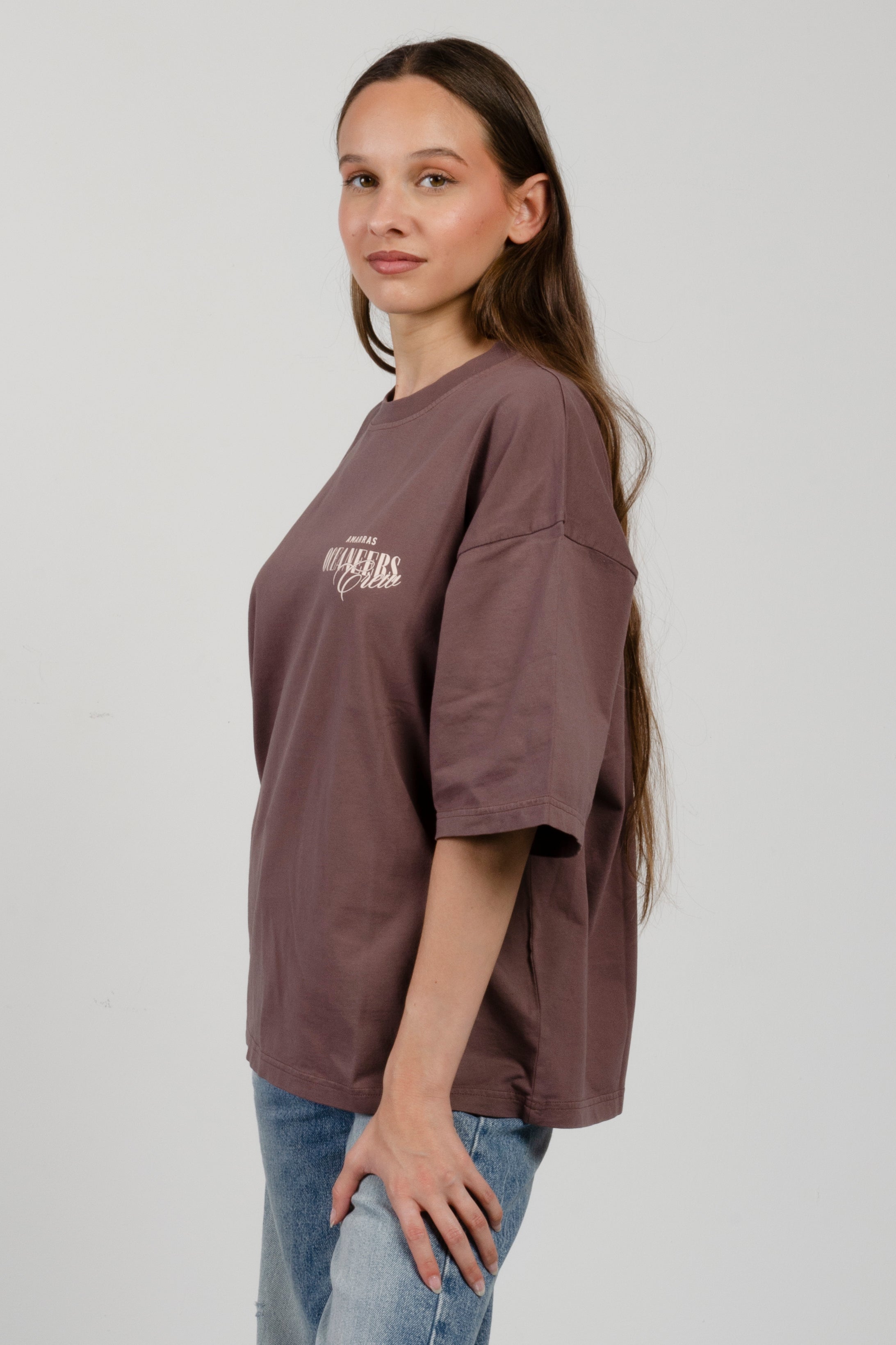 Camiseta Amarras Fulton unisex corte boxy fit color dusty purple con pequeño logo Oceaneers Crew en el pecho.