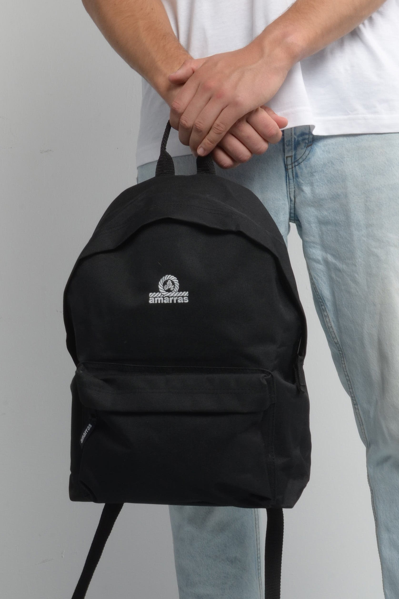 mochila amarras negro con logo bordado