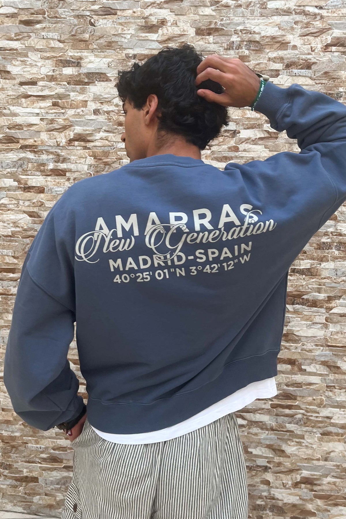 sudadera amarras azul marino con estampado náutico en pecho y espalda