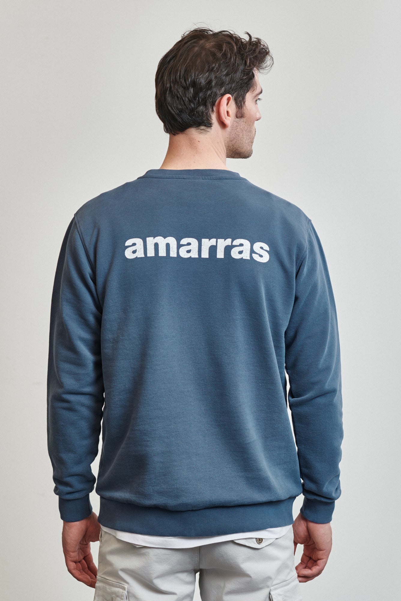 Sudadera azul marino de hombre con logo de amarras en la espalda