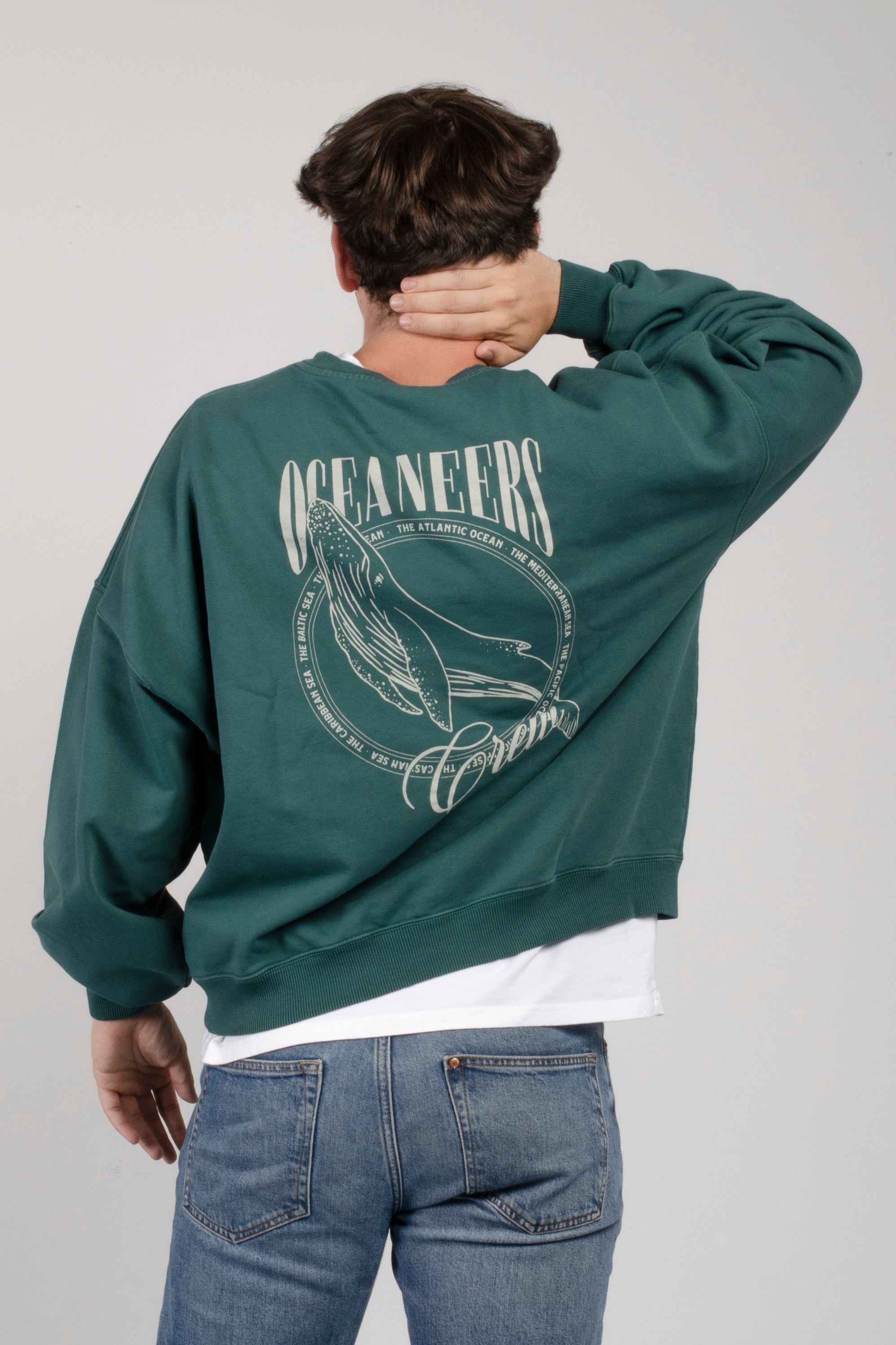 sudadera amarras pier 17 de hombre en color verde con serigrafia en pecho y espalda con corte boxy e inspiración náutica