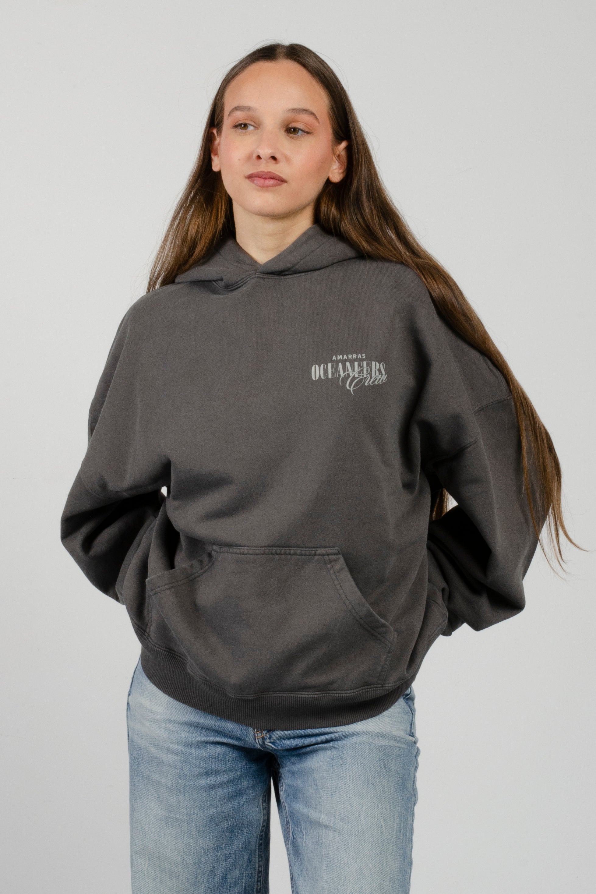 sudadera con capucha amarras dock de mujer en color gris con estampado en pecho y corte boxy