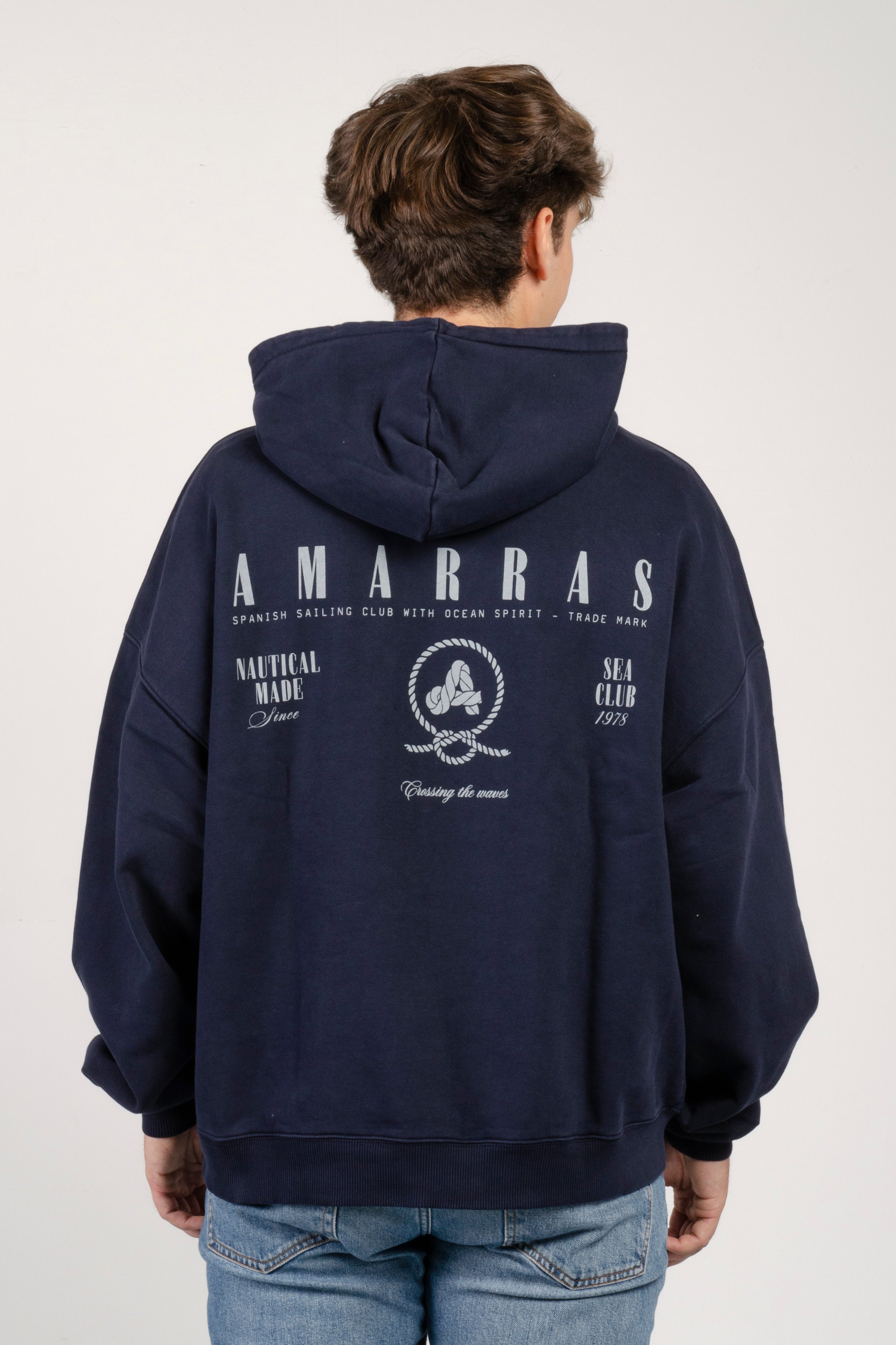 sudadera con capucha amarras seaport de hombre en color azul marino y con serigrafia en pecho y espalda y corte boxy