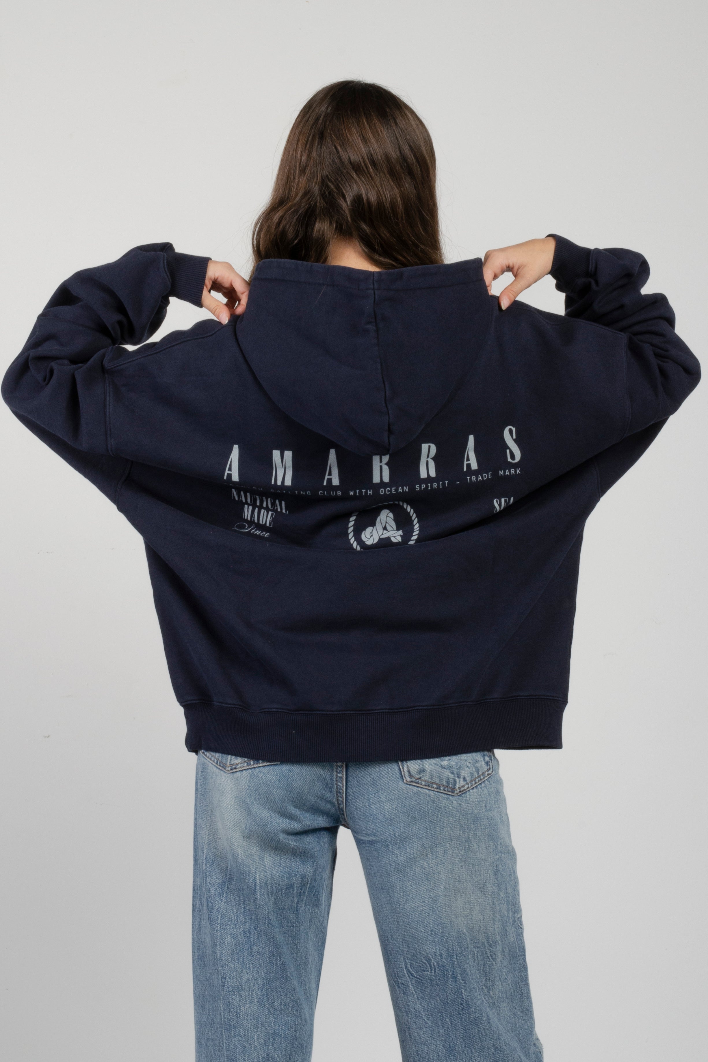 sudadera con capucha amarras seaport de mujer en color azul marino con estampado en pecho y corte boxy