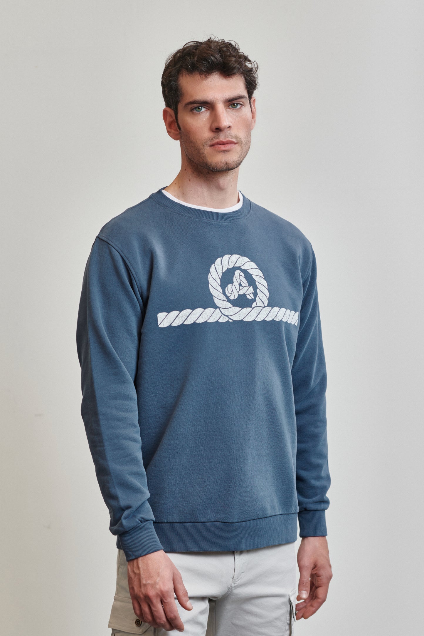 Sudadera náutica Amarras Varadero de hombre, algodón premium de alta calidad y diseño cómodo.